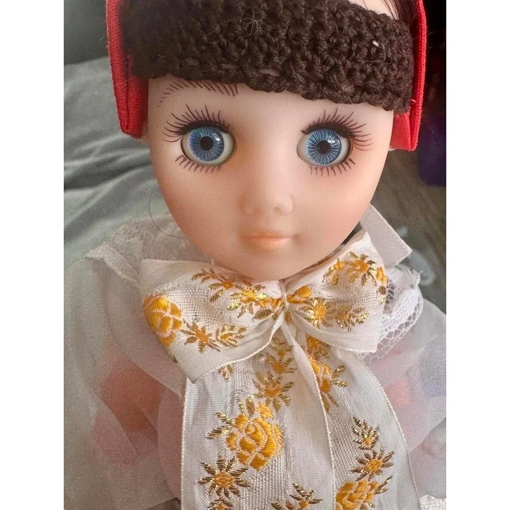 Vintage European Folk Costume Collector Doll Blue Sleep Eyes Lace Apron 10‎ Inch